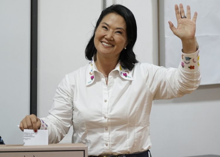 Keiko Fujimori mantiene su ventaja sobre Sánchez al llegar al 25% del escrutinio en Perú