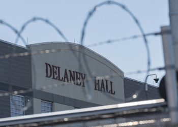 Muertes de migrantes detenidos en EEUU superan niveles de pandemia