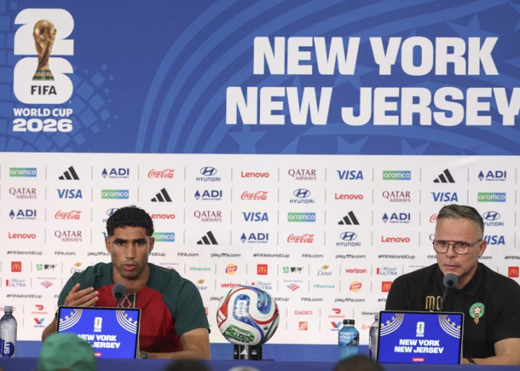 FIFA incluirá español en todas sus conferencias