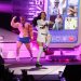 Katy Perry divierte con su universo tecnológico en Santiago