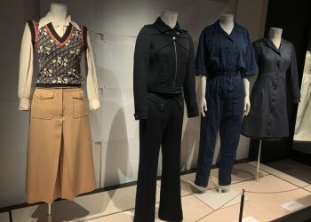 Bruselas repasa la historia del minimalismo en la moda