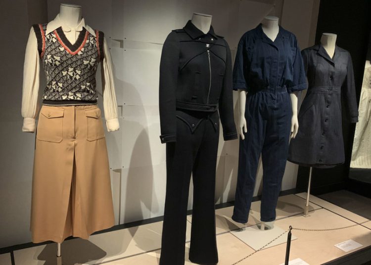 Bruselas repasa la historia del minimalismo en la moda