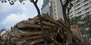 Más de 100 edificios colapsados en La Guaira por terremotos en Venezuela