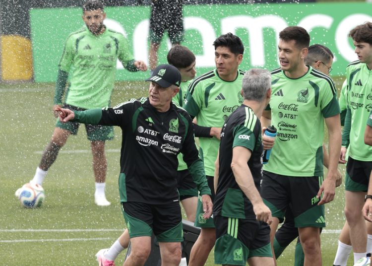 Selección de México trabaja fundamentos ofensivos