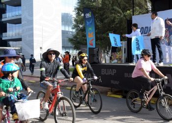 BUAP celebra el Día del Padre con rodada familiar
