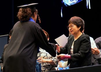 Se gradúan 802 alumnos de la Prepa 2 de Octubre
