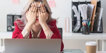 La mujer cierra negocios por motivos familiares