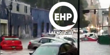 Aguacero deja una persona muerta, autos varados e inundaciones en Puebla capital