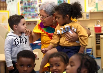 Falta en California personal de cuidado infantil