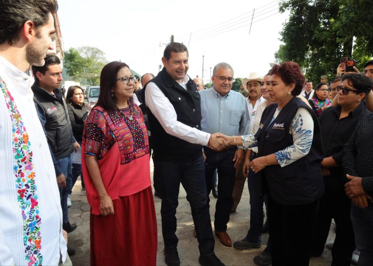 Gobernar es prevenir, destaca Armenta en la Sierra Norte