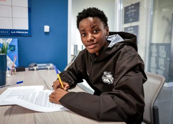Juliet Nalukenge, la primera futbolista africana del Puebla Femenil