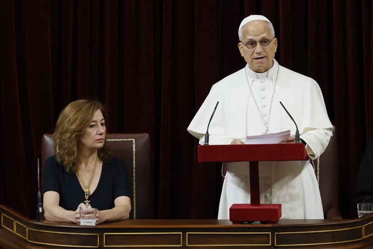 Defiende papa León XIV la fe en la vida pública