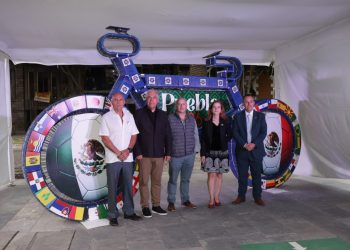 Develan en Puebla la bicicleta mundialista más grande de México