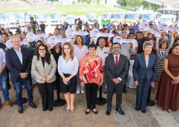 Realizan nueva entrega de unidades a concesionarios