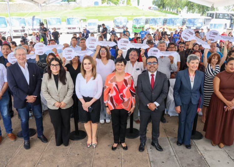 Realizan nueva entrega de unidades a concesionarios