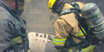 Protección Civil atiende explosión por abastecimiento de gas