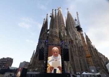 Bendice León XIV torre de Jesús, obra de Gaudí