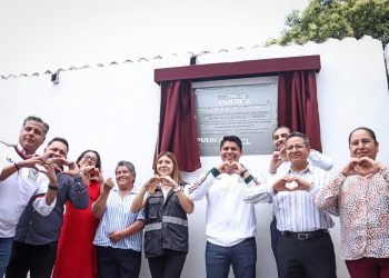 Entrega Omar Muñoz pavimentación en Privada San Miguel