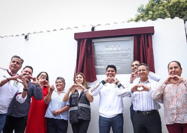 Entrega Omar Muñoz pavimentación en Privada San Miguel