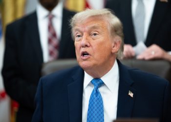 Trump nominó a expolicía a dirigir agencia de control migratorio