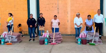 Protección Civil entrega apoyos a afectados en Huehuetla
