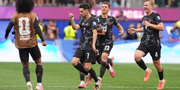 Canadá hace historia y en octavos de final