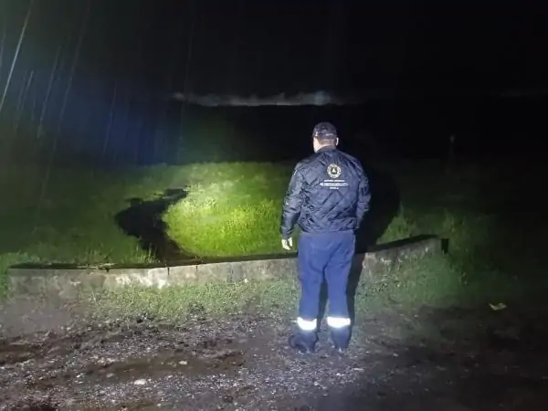 Pemex y Protección Civil brindan atención inmediata a derrame de hidrocarburo en Venustiano Carranza