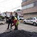 Pepe Chedraui supervisa bacheo en Villa Posadas