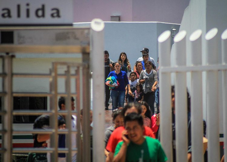 Tribunal autoriza a Trump a reanudar deportaciones aceleradas en EEUU