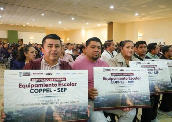 Entrega SEP más de 12 mil becas a estudiantes