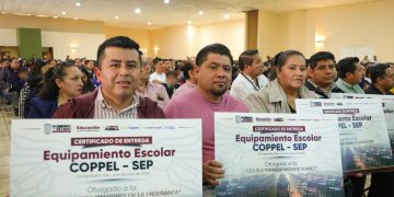 Entrega SEP más de 12 mil becas a estudiantes