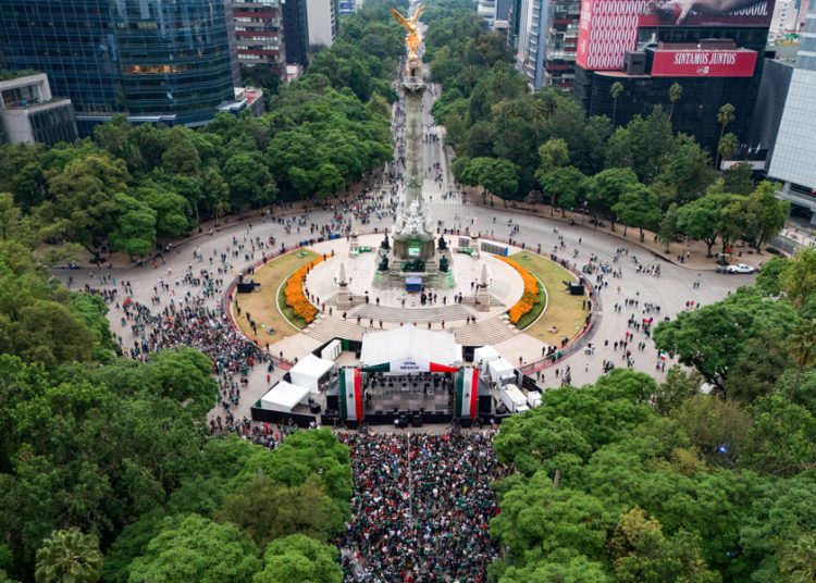 Basura inunda CDMX tras triunfo del Tri