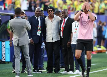 Ronaldinho vuelve al fútbol profesional en Italia