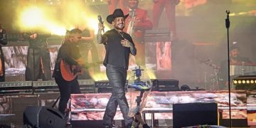 Christian Nodal reúne a 25 mil en cierre histórico de la Feria de Cuautlancingo