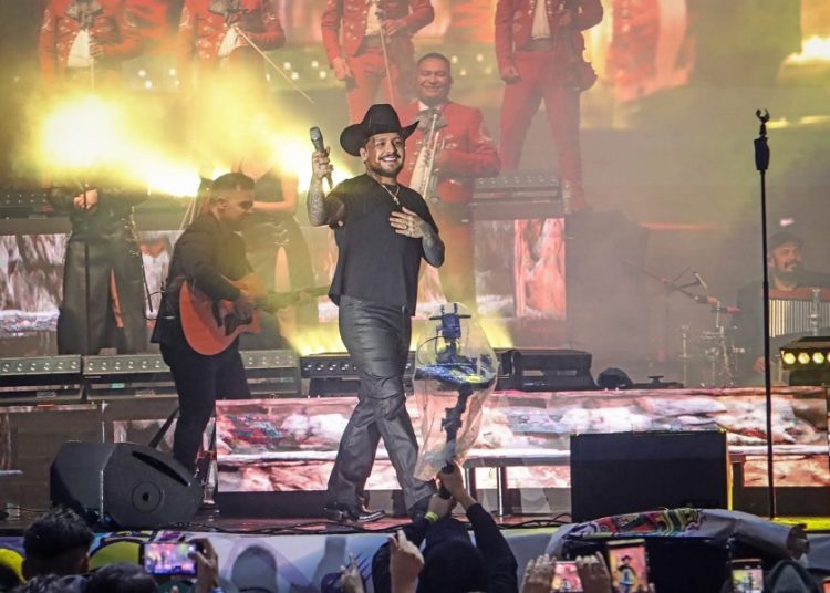 Christian Nodal reúne a 25 mil en cierre histórico de la Feria de Cuautlancingo