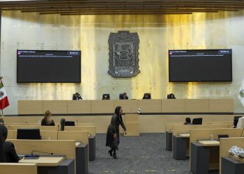 Congreso analiza 5 revocaciones de mandato