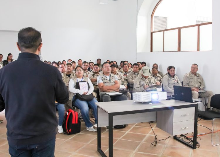 Fortalece Salud combate al dengue con capacitación en control larvario
