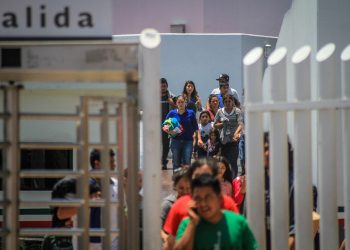 Tribunal autoriza a Trump reanudar deportaciones aceleradas en todo EE.UU.