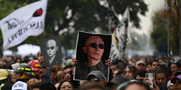 Miles de fans despiden al ‘Indio’ Solari en Argentina