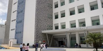 Caos y hedor en el Hospital del Issste en Puebla