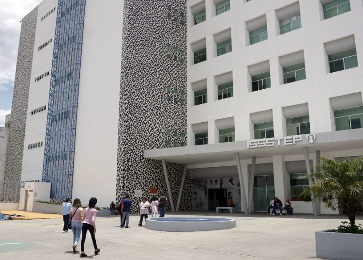 Caos y hedor en el Hospital del Issste en Puebla