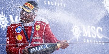 Hamilton sigue batiendo récords a los 41 años y gana por séptima vez en Montmeló