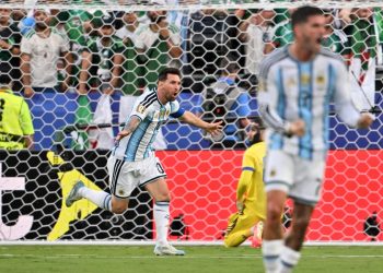 Messi marca triplete e iguala récord de goles en la historia de los Mundiales