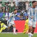 Messi marca triplete e iguala récord de goles en la historia de los Mundiales