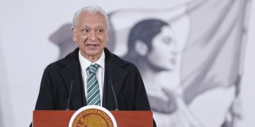 Investigan a exdirector de Pemex por violencia doméstica