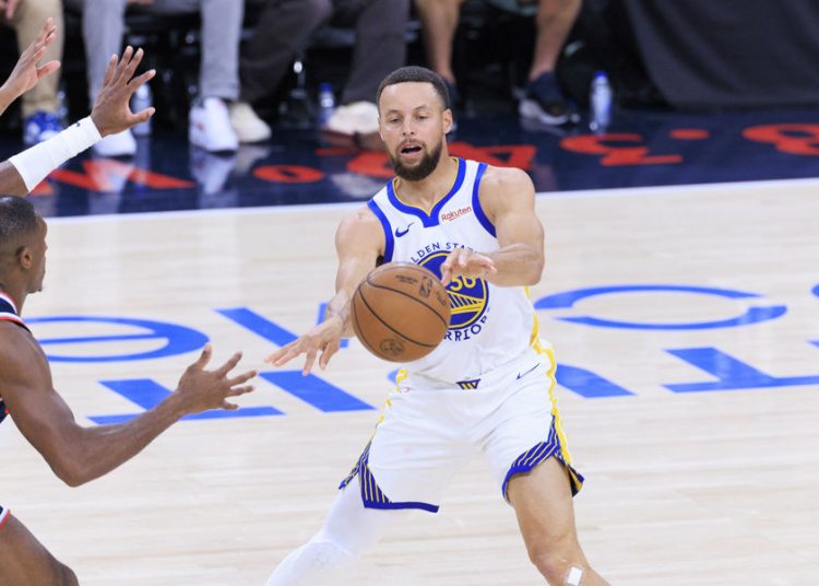 Stephen Curry firma con la compañía de ropa deportiva china Li-Ning