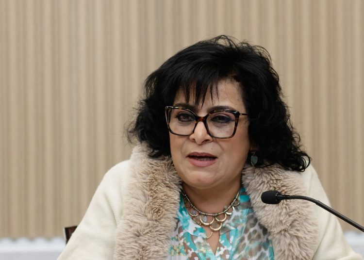 Morena propone castigar el acecho con hasta 10 años de prisión