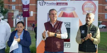 Pepe Chedraui moderniza alumbrado en Galaxia La Laguna