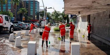 Limpian Avenida Juárez tras festejos por triunfo de México