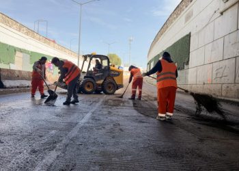 Limpian bajopuente de 5 de Mayo tras lluvias